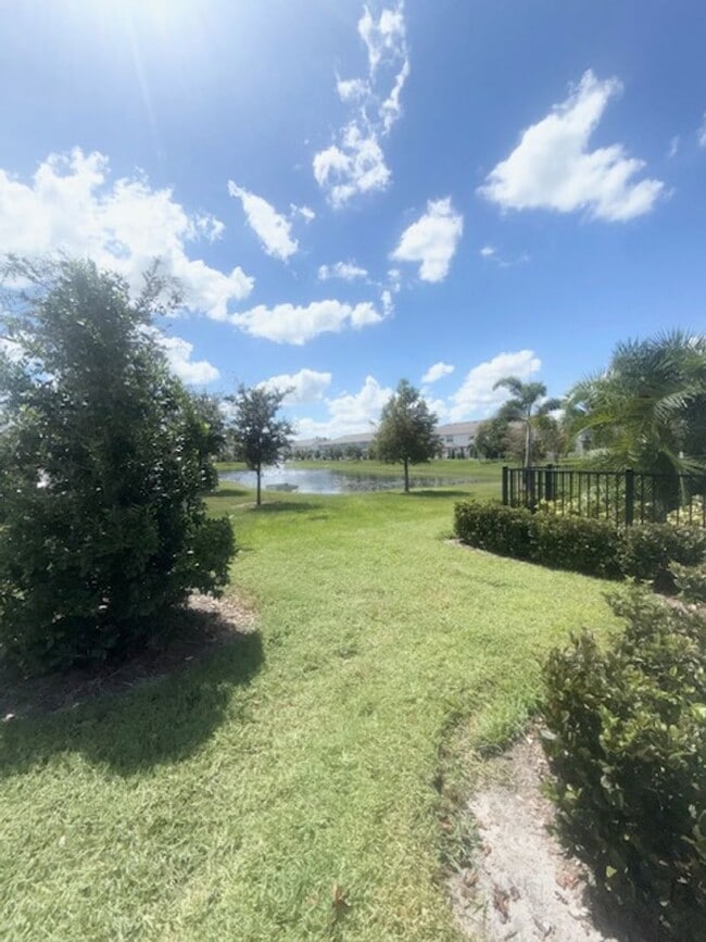 Building Photo - Grayson Square
