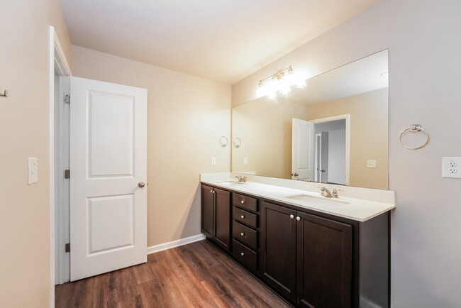 Building Photo - 3740 Place Dr