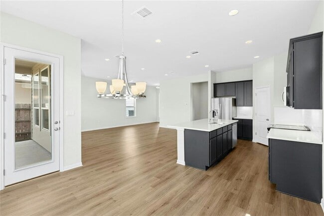 Building Photo - 320 Creek Dr