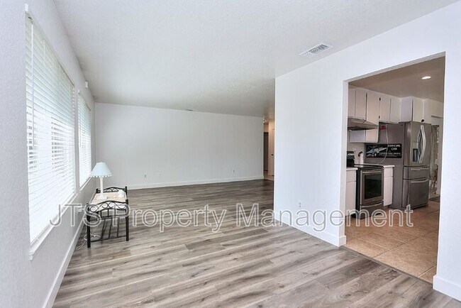 Building Photo - 6069 Kingwood Cir