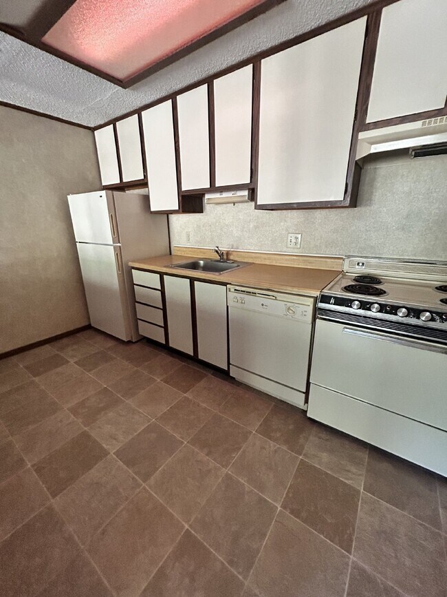 Building Photo - !!Get 1/2 OFF Your First FULL Month!!