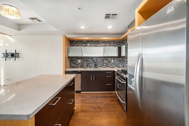 Building Photo - 2 Bed 2 Bath in Prime Location in LoHi