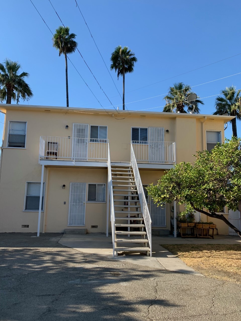 Building Photo - 801 W Glenoaks Blvd