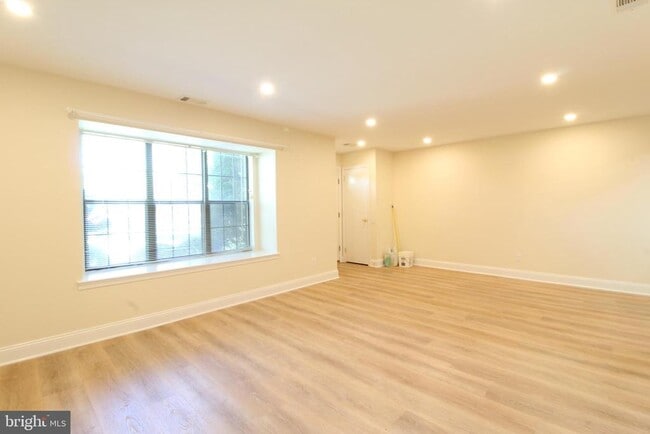 Building Photo - 97 Wyndham Pl