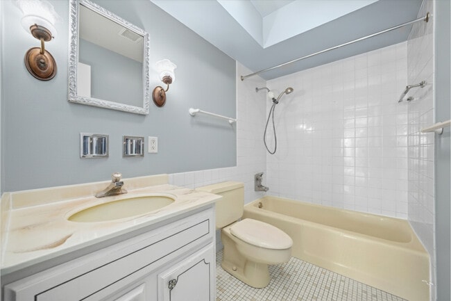 Building Photo - 2300 Windsor Mall