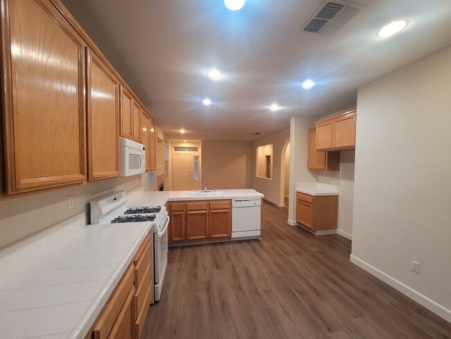 Building Photo - Beautiful Natomas area home on corner lot