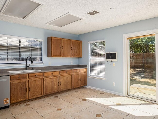 Building Photo - 3401 Settlement Dr