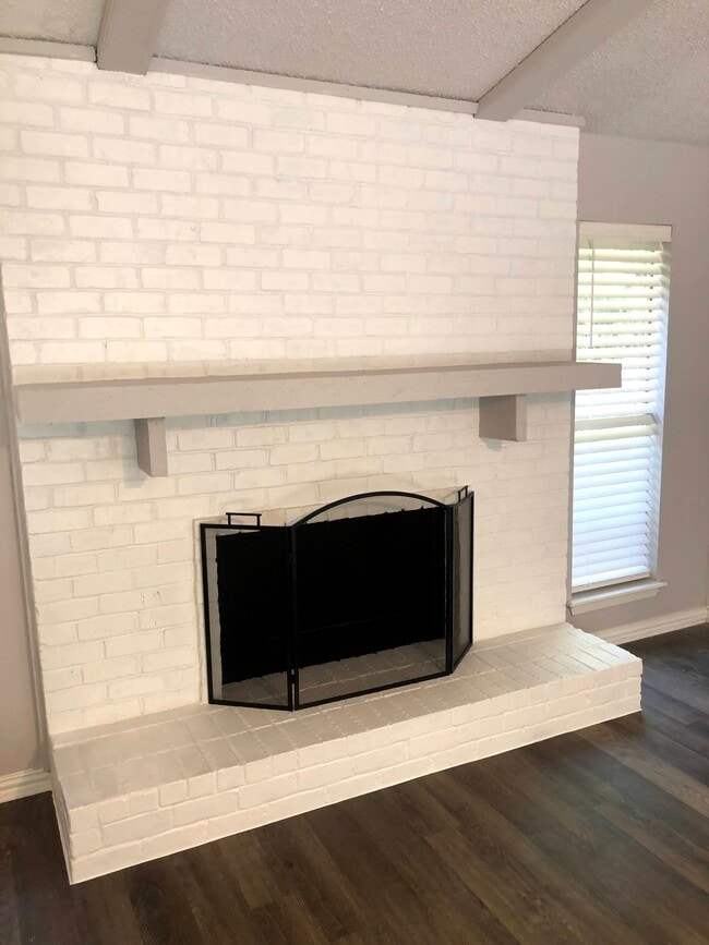 Building Photo - 1741 Crystal Way