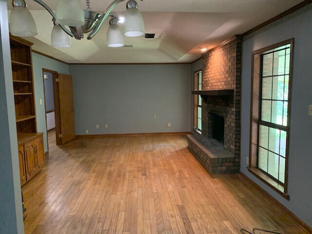 Building Photo - Large secluded 4 bedroom/2 bath in Blude Ridge Estates