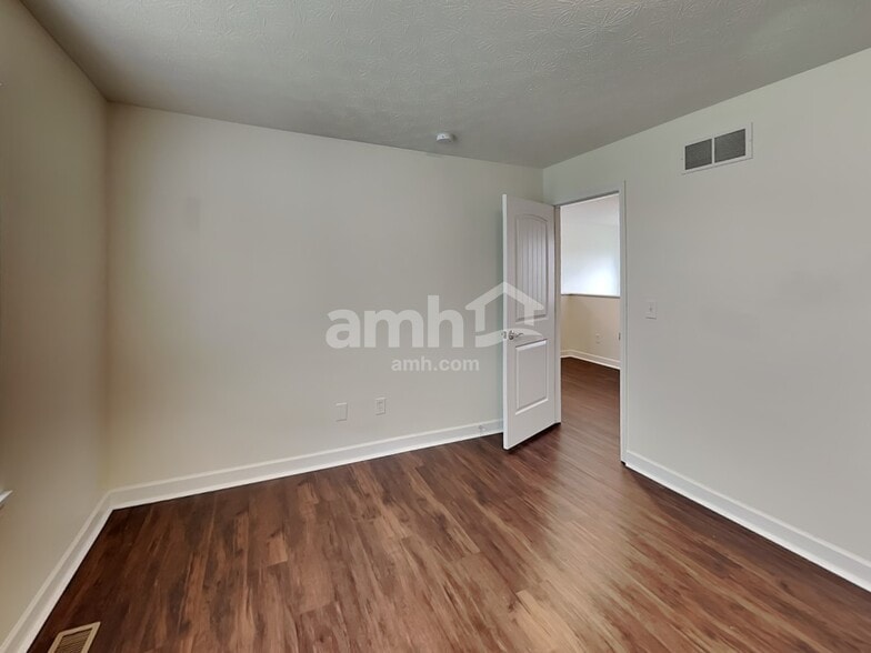 Building Photo - 718 Rolling Acre Dr