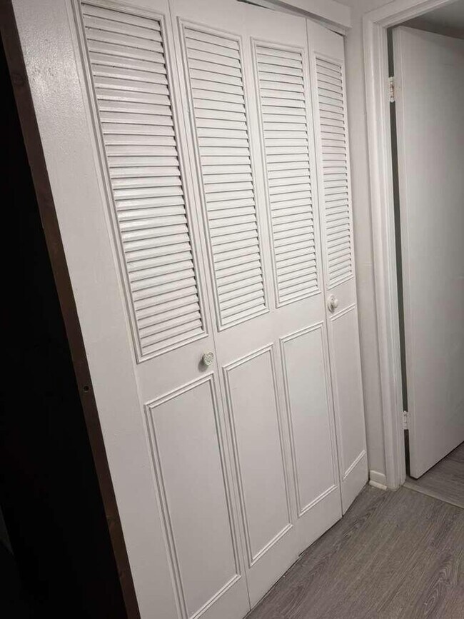 Building Photo - 9682 Fontainebleau Blvd