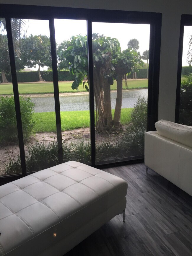 Building Photo - 7770 La Mirada Dr