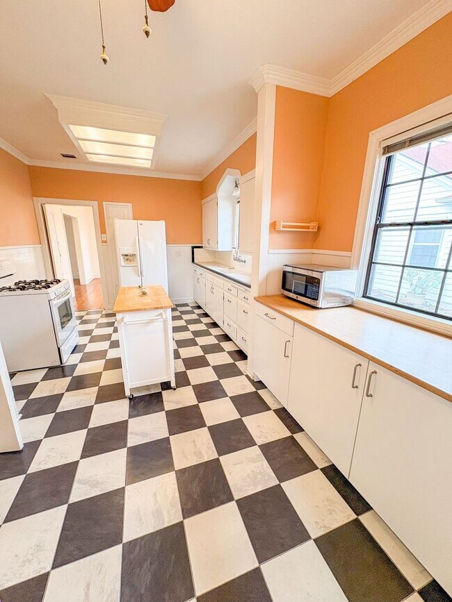 Building Photo - 515 N 32nd St