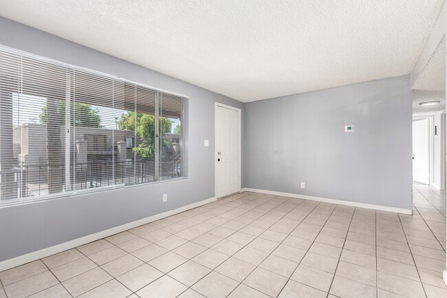 Building Photo - 2413 W Hazelwood St