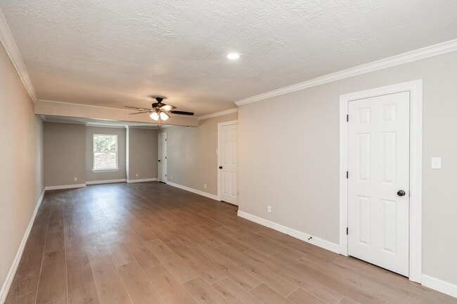 Building Photo - 185 El Pinto