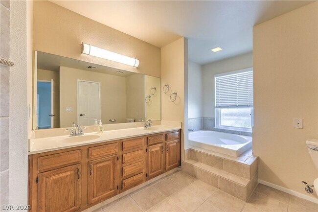 Building Photo - 3953 Landsdown Pl