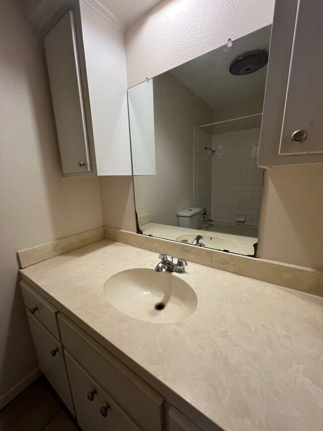 Building Photo - 3209 Hastings Crossing Rd