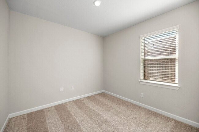 Building Photo - 3052 Sorrento Hl Dr