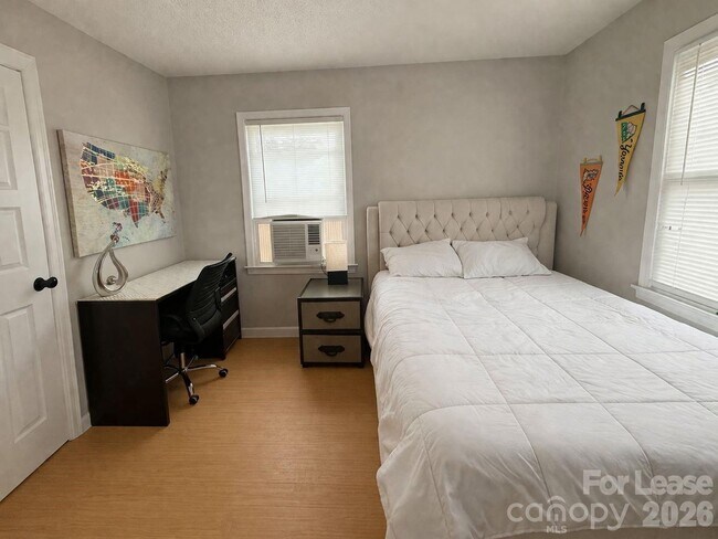 Building Photo - 316 Skyland Ave