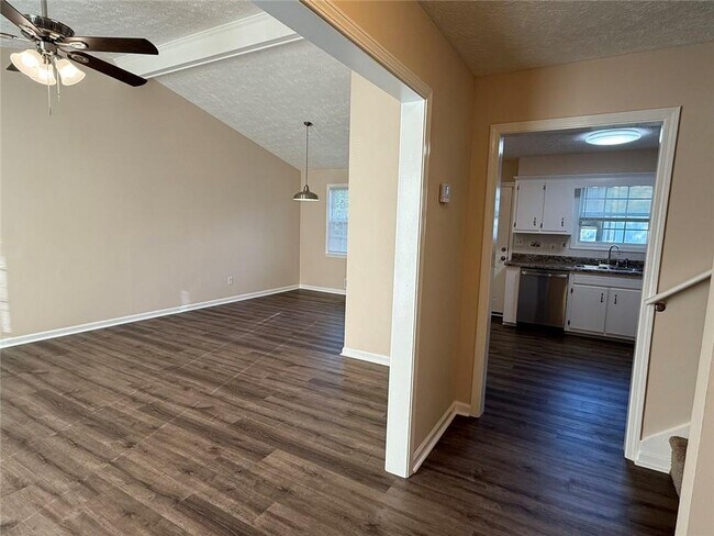 Building Photo - 10111 Settlers Grove Rd NE