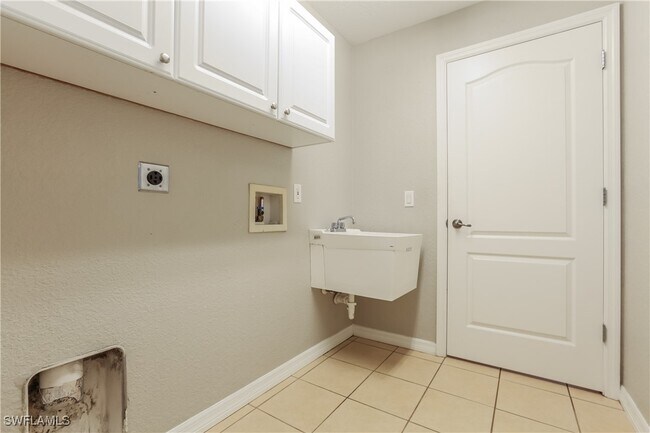 Building Photo - 3205 Ginsa Terrace
