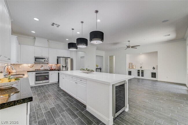 Building Photo - 933 Everest Peak Ave