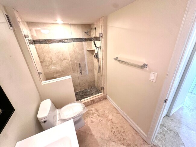 Building Photo - 1 Las Olas Cir