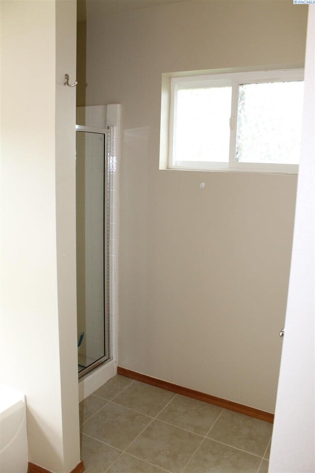 Building Photo - 431 Columbia Point Dr