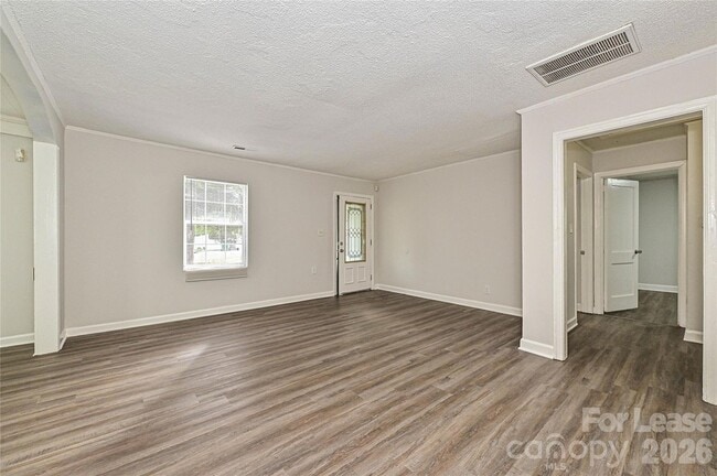 Building Photo - 301 Seldon Dr