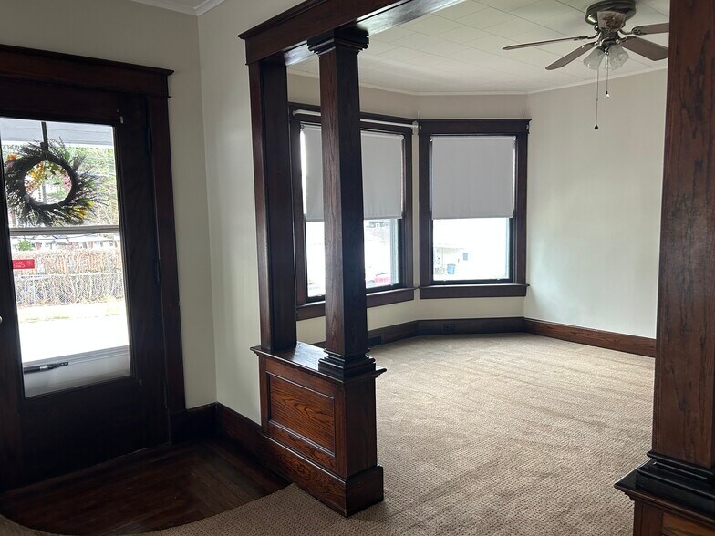 Building Photo - 2 Romeyn Ave