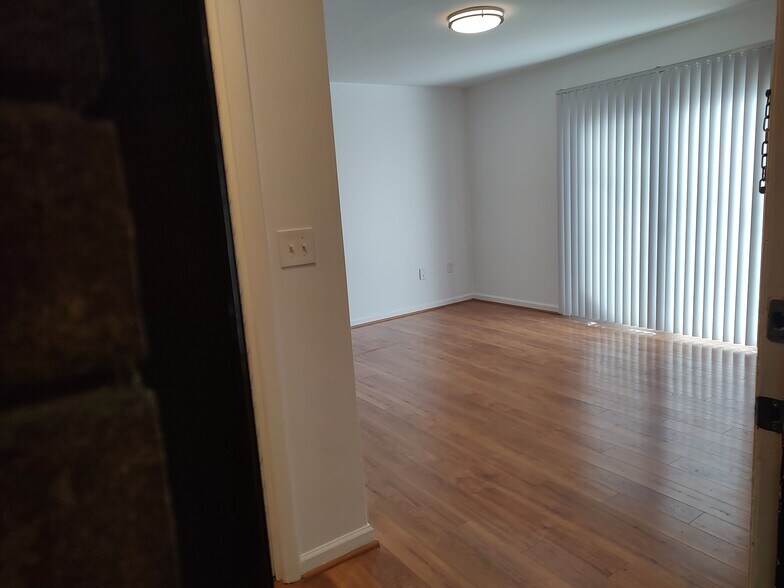 Entrance living room - 2840 Colonial Ave SW