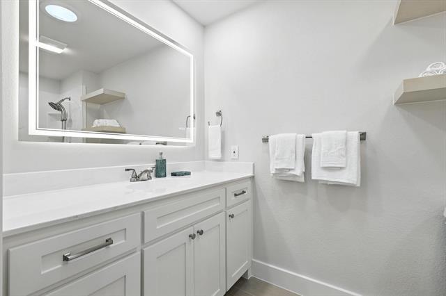 Building Photo - 3901 Montecito Dr