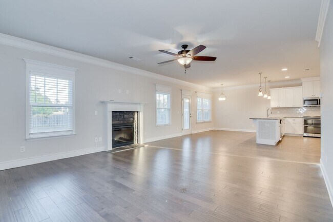 Building Photo - Large House in Grovetown!