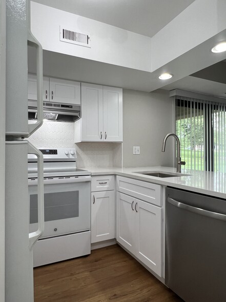 Building Photo - 225 Briarcrest