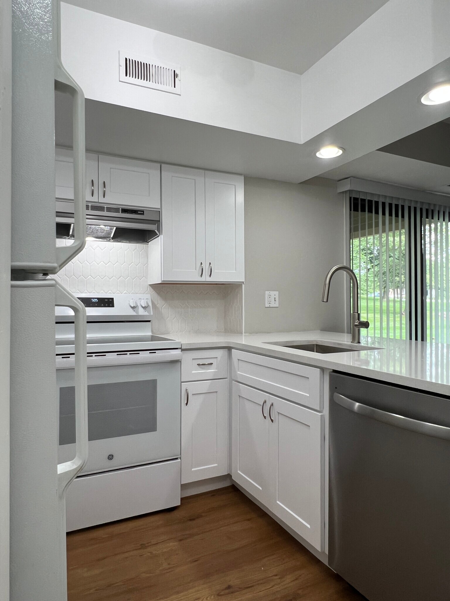 Building Photo - 225 Briarcrest