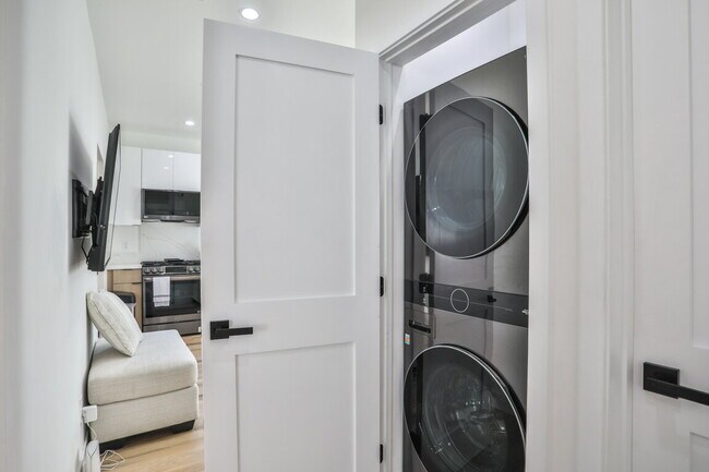 Building Photo - OPEH HOUSE SAT 05/02/26 10 am - 3 pm   Beautiful, Fully Furnished 2BR w/ washer / dryer appliances
