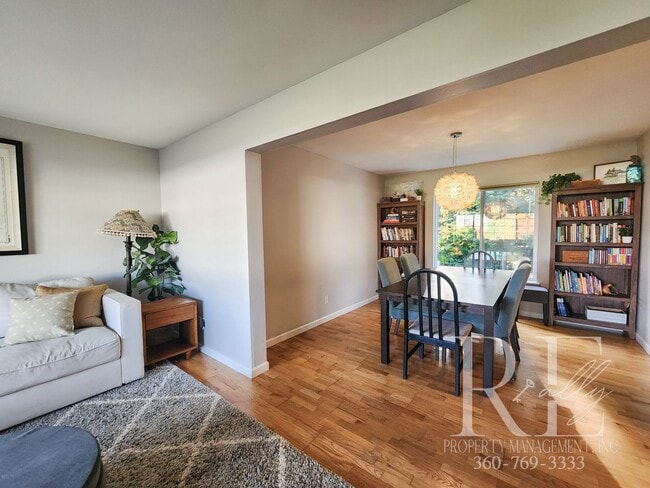 Building Photo - Elegant Silverdale Home with Private Backyard Oasis