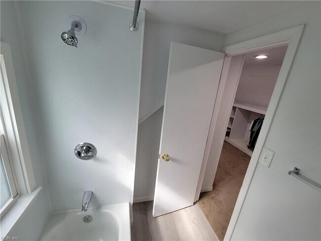 Building Photo - 5905 Hampton Blvd