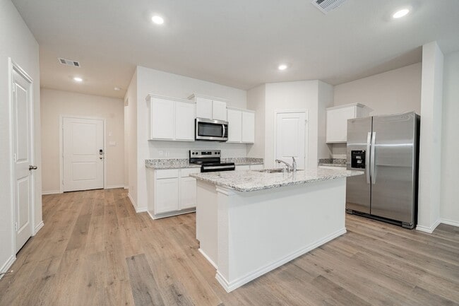 Building Photo - 2110 Thornton Dr