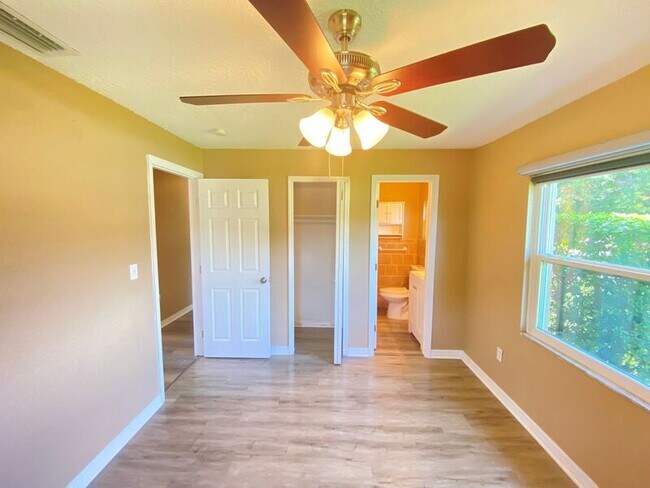 Building Photo - 908 Teatro Ct