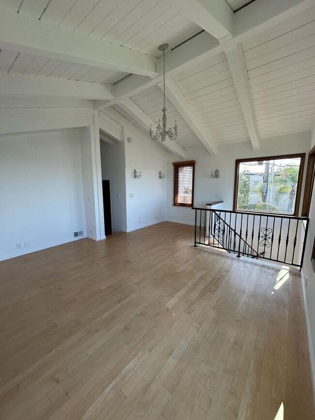 Building Photo - Gorgeous 2 Bedroom/1.5 Bath Two Story Home...