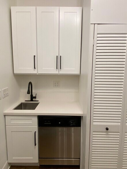 Building Photo - 5302 Hibiscus Dr