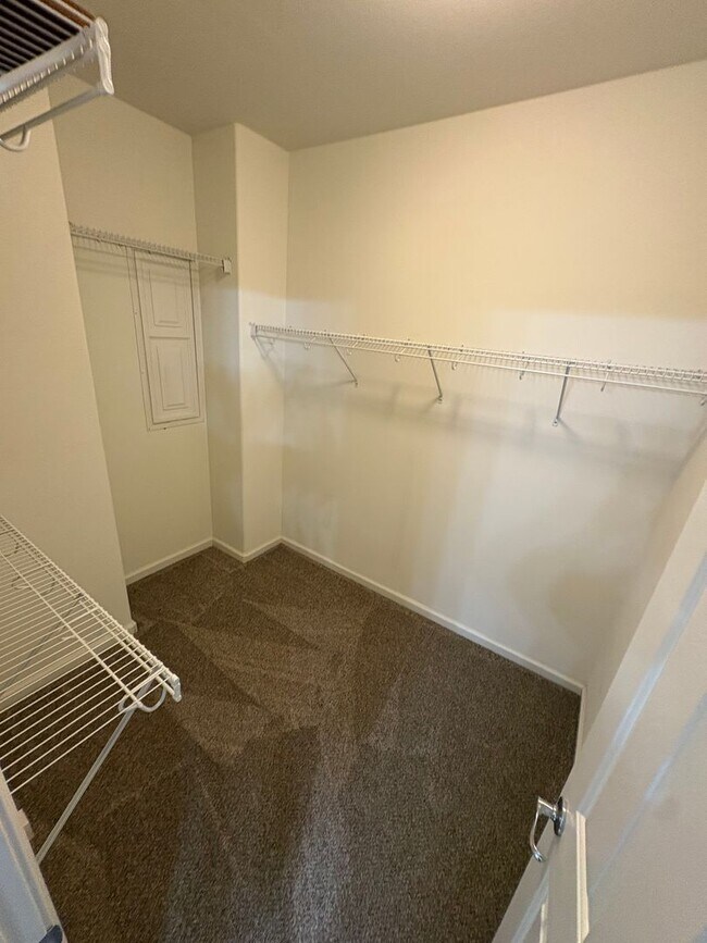 Building Photo - Gorgeous 5 Bedroom, 3.5 Bath Mountain House Home