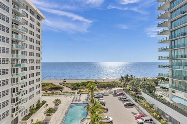 Building Photo - 6917 Collins Ave