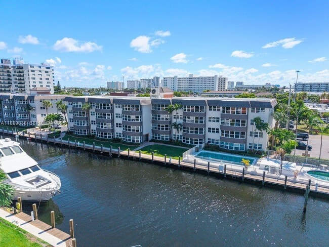 Building Photo - 3111 NE 51st St