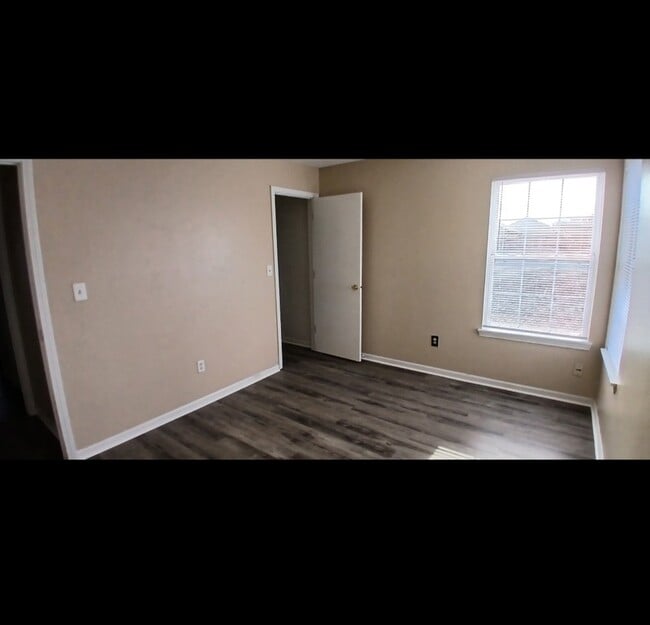 Building Photo - 253 Harts Ford Way