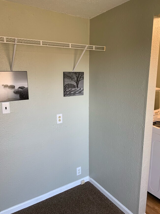 Nook in back between laundry and bathroom - 9356 Lamont St