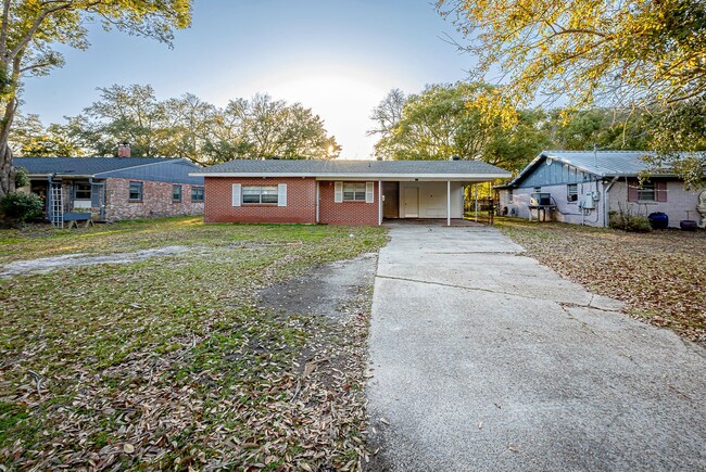 Building Photo - 3 Bed 2 Bath home in Pascagoula near the b...