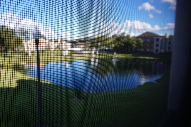 Building Photo - Excellent Location 2 Bed 1 Bath with Firep...