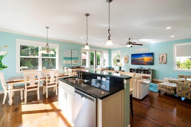 Building Photo - 4808 Gulf Dr
